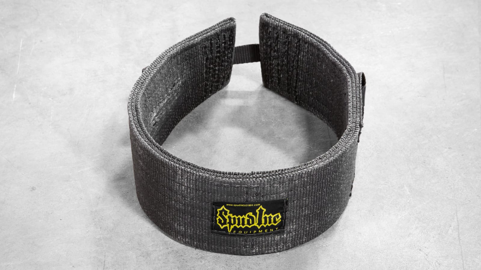 Ratcheting weight lifting belt store